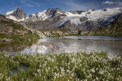 Lake Lérié, facing the Meije