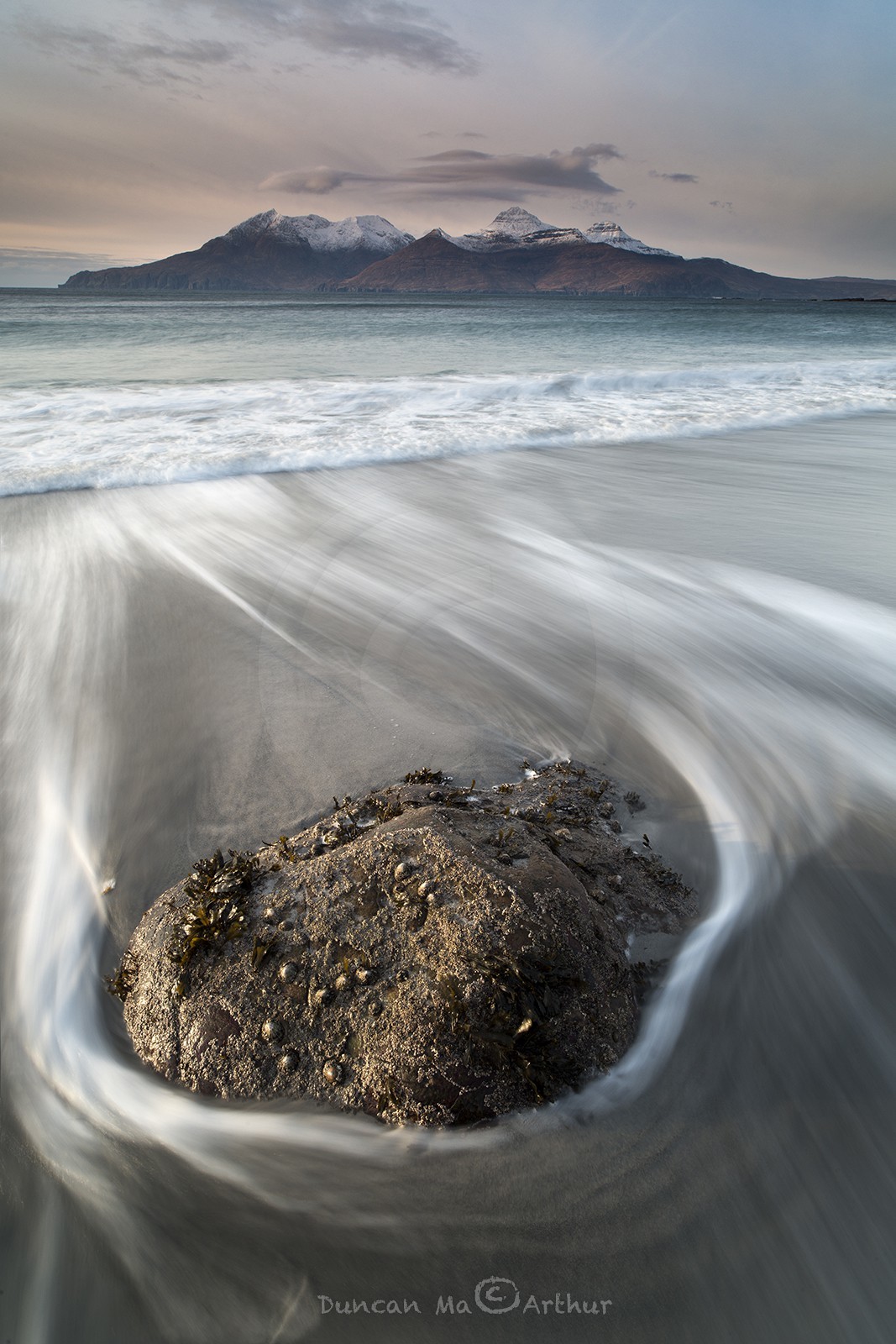 Vue sur l'île de Rum depuis l'île d'Eigg