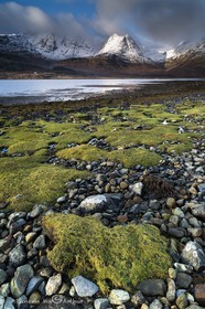 Loch Slapin et Bla Bheinn sous la neige, île de Skye