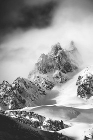 Skieurs de randonnée dans le couloir de la petite part - Ceillac