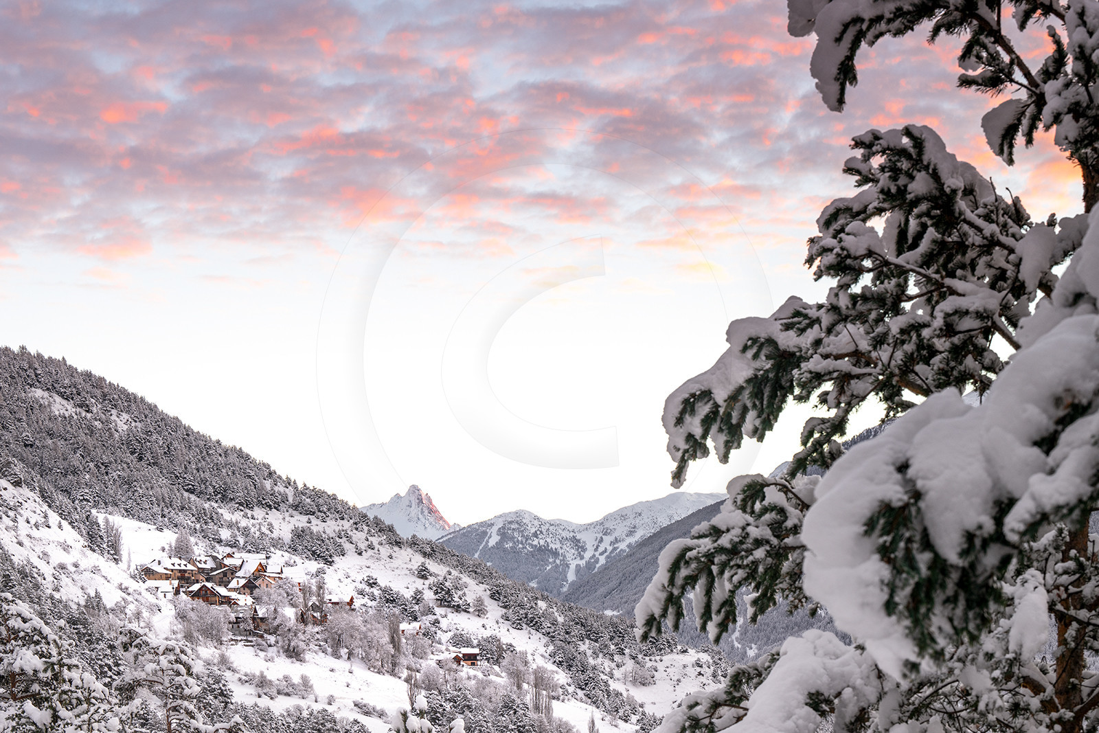 Un réveil d'hiver pour le hameau de Meyriès.
