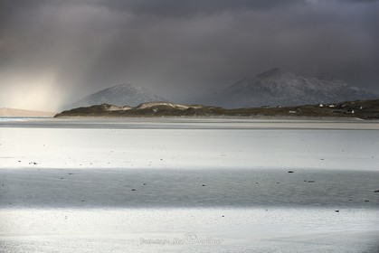 La baie de Luskentyre sous un rayon hivernal, île de Harris
