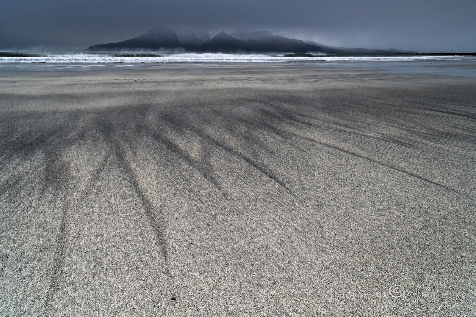 Les dessins des vagues sur la plage de Laig, île d'Eigg