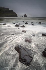 La plage et la baie de Tallisker, île de Skye