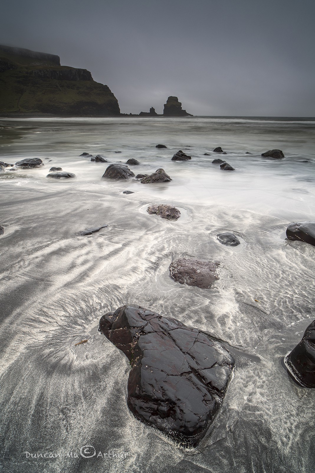 La plage et la baie de Tallisker, île de Skye