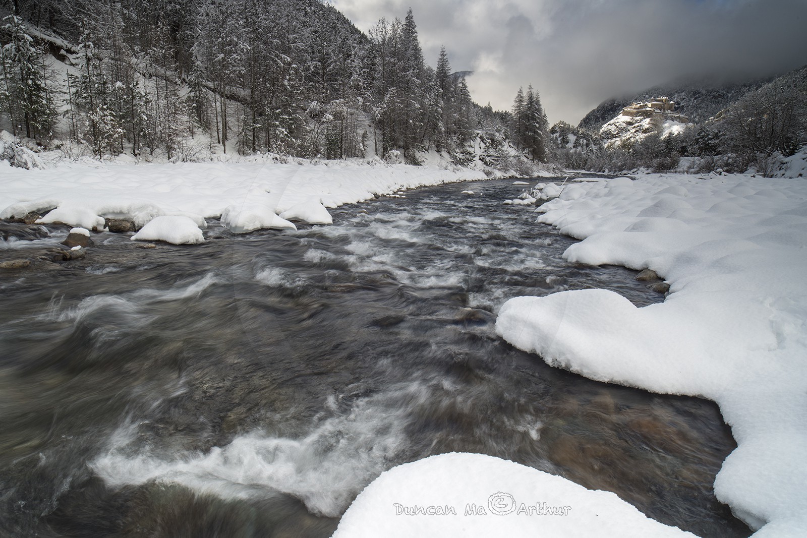 Château Queyras et le Guil