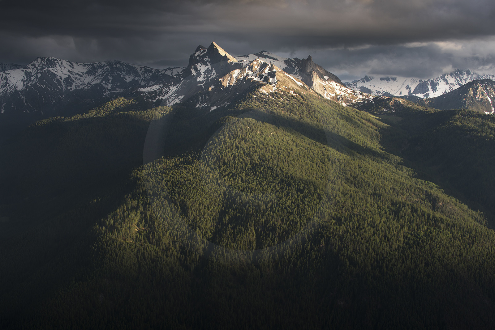 La Roche des Clots et la forêt de Château Ville-Vieille