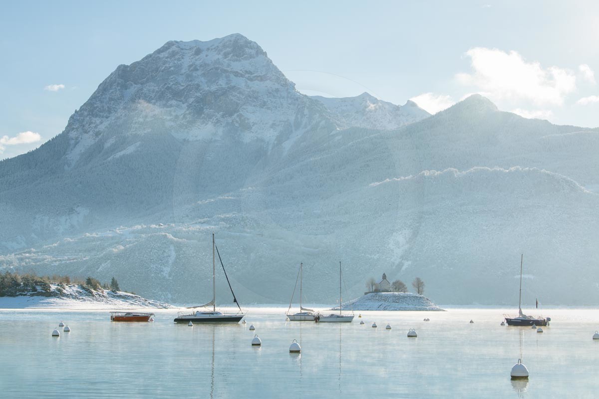 Brume sur Serre-Ponçon un lendemain de neige