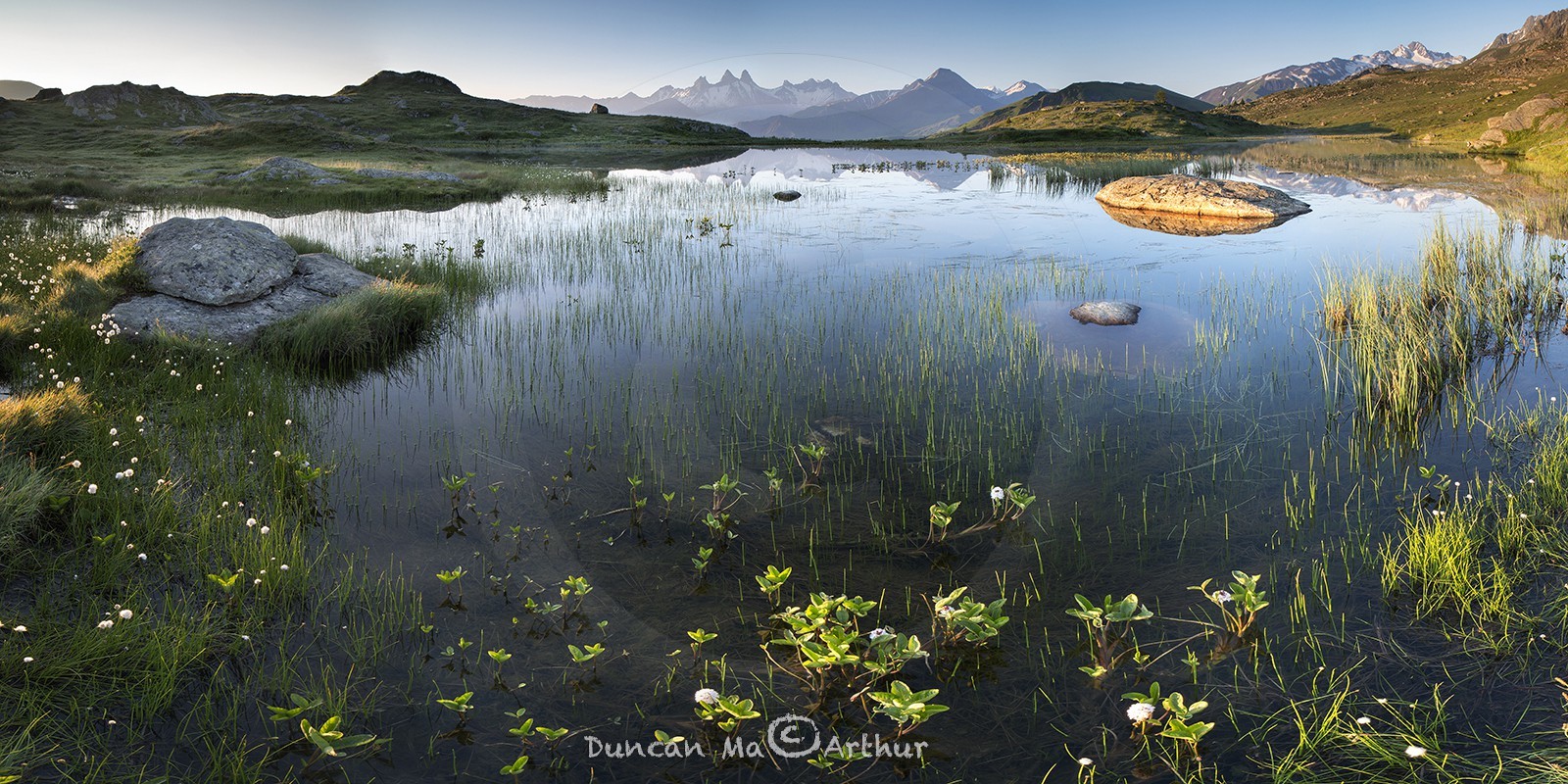 Le lac Guichard (Savoie) et les aiguilles d'Arve