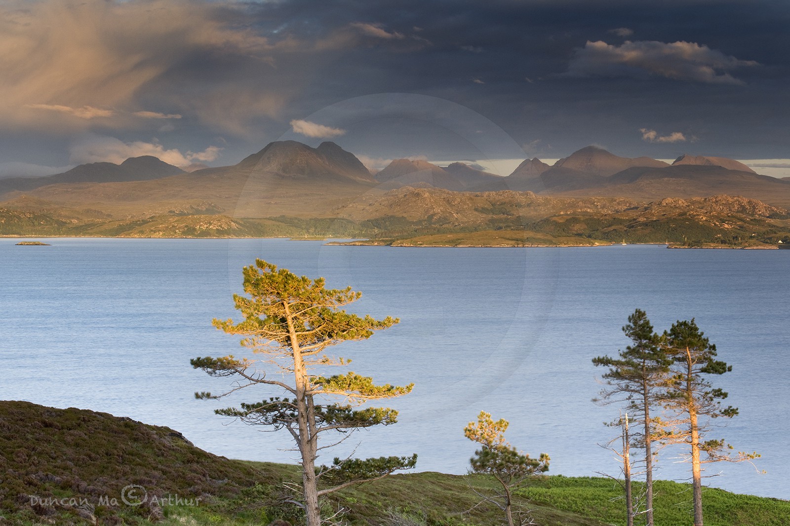 Le loch Gairloch et les montagnes de Torridon