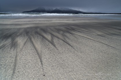 Les dessins des vagues sur la plage de Laig, île d'Eigg