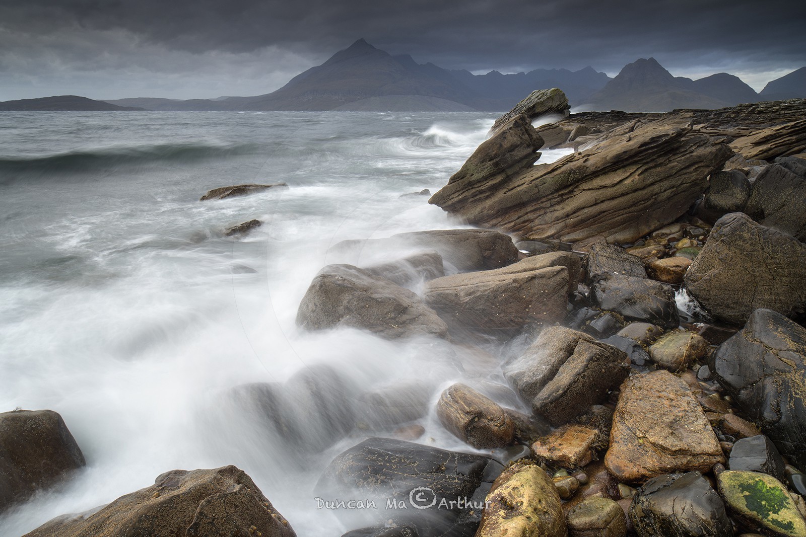 Tempête sur le loch Scavaig, île de Skye