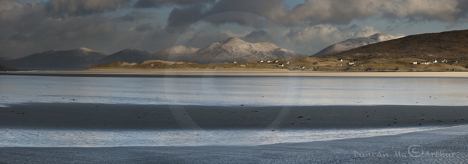 La baie de Luskentyre sous un rayon hivernal, île de Harris