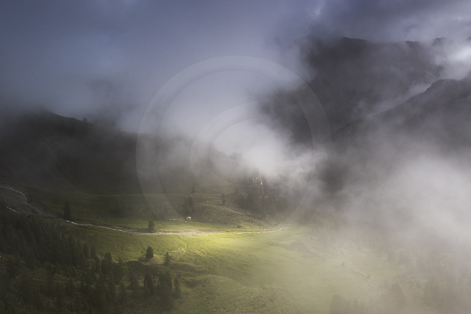 Éclaircie sur la cabane du berger (sous le lac St Anne)