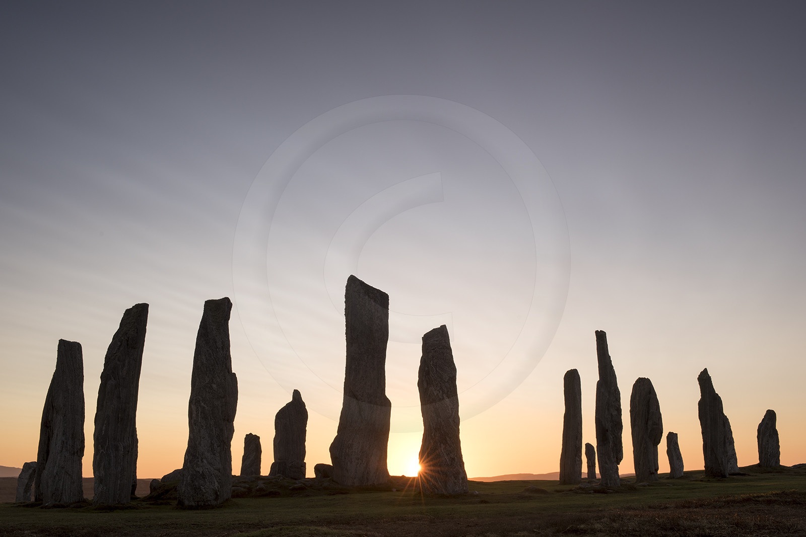 Premier soleil sur Calanais, île de Lewis