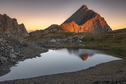 La Taillante et le lac d'Asti au lever du soleil