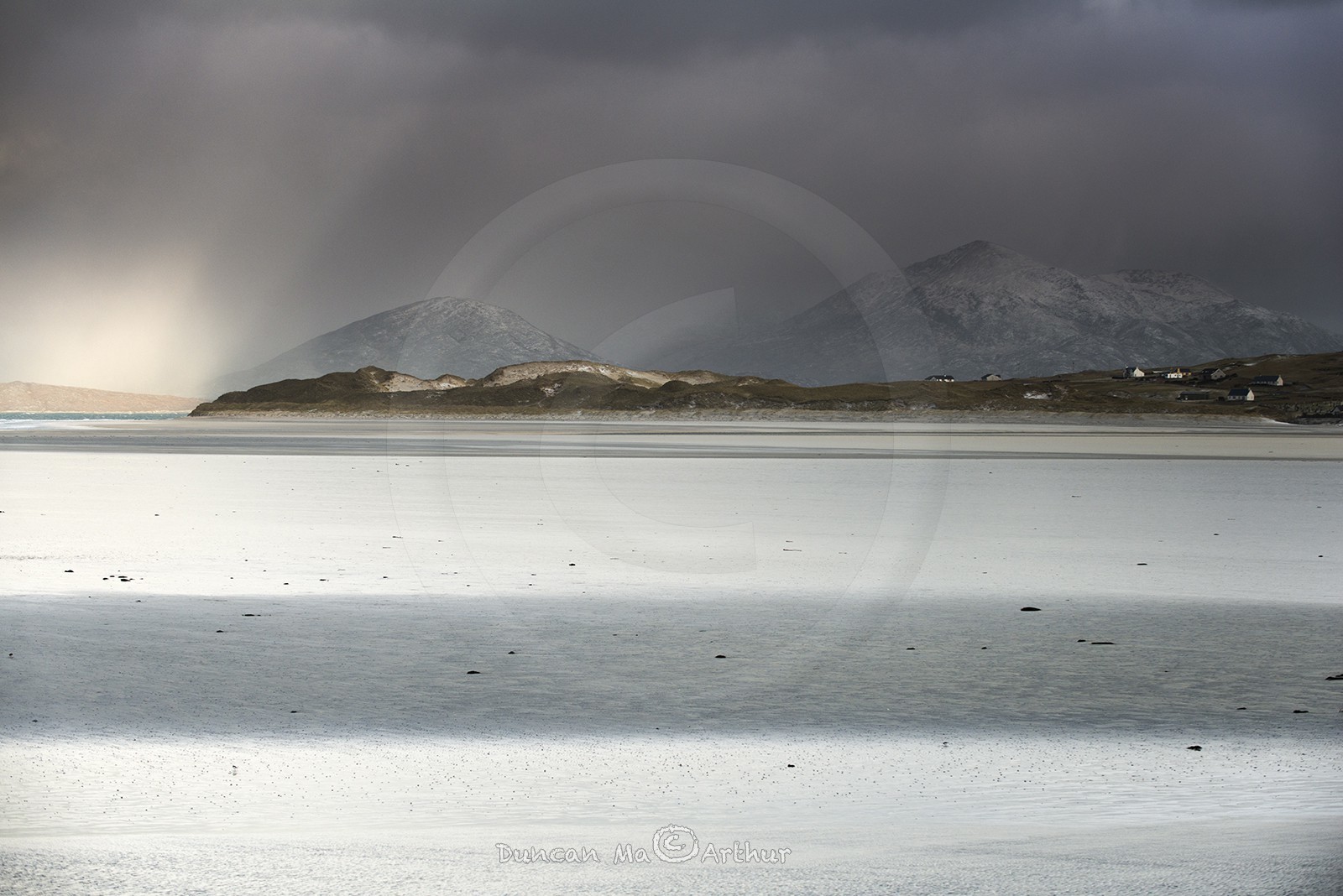 La baie de Luskentyre sous un rayon hivernal, île de Harris