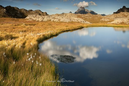 Lac de Longet (Haute Ubaye) et le mont Viso