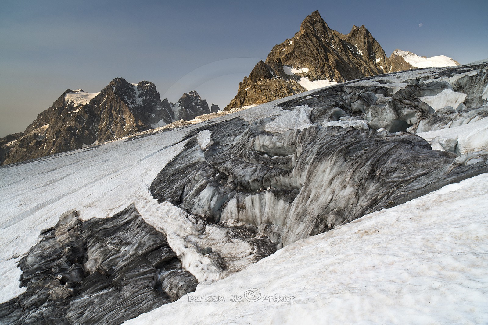 Le glacier Blanc, entre le Pelvoux et les Ecrins. Hautes-Alpes.